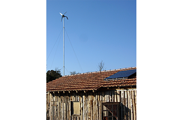 Petit site isolé hybride photovoltaïque-éolien
